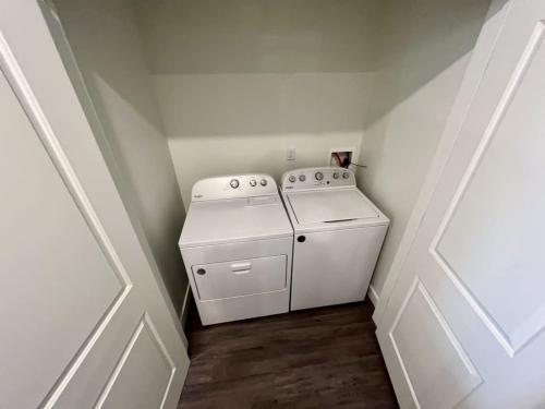Two Bedroom Apartments in Ogden, UT - Apartment with Full Size Washer and Dryer